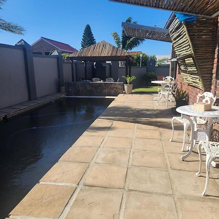 The Wooden Leg Guesthouse Kleinmond Exterior foto