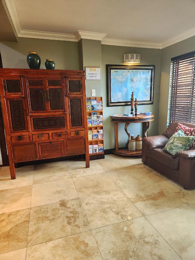 The Wooden Leg Guesthouse Kleinmond Exterior foto