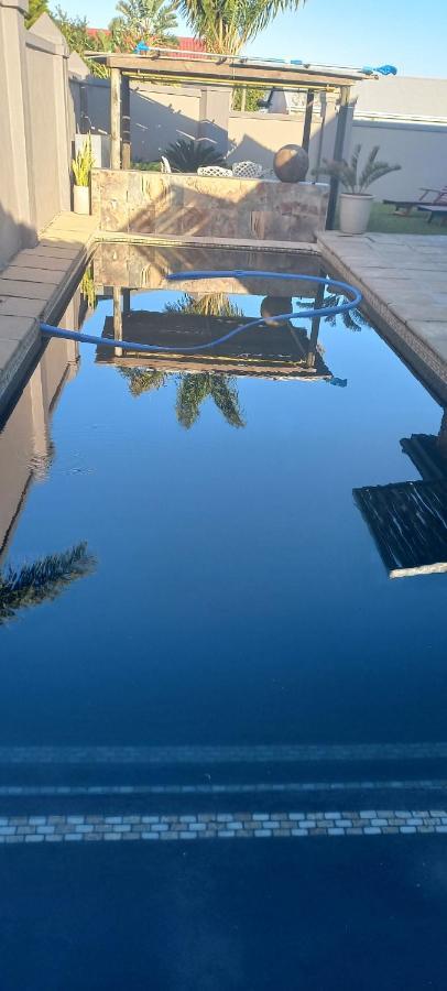 The Wooden Leg Guesthouse Kleinmond Exterior foto