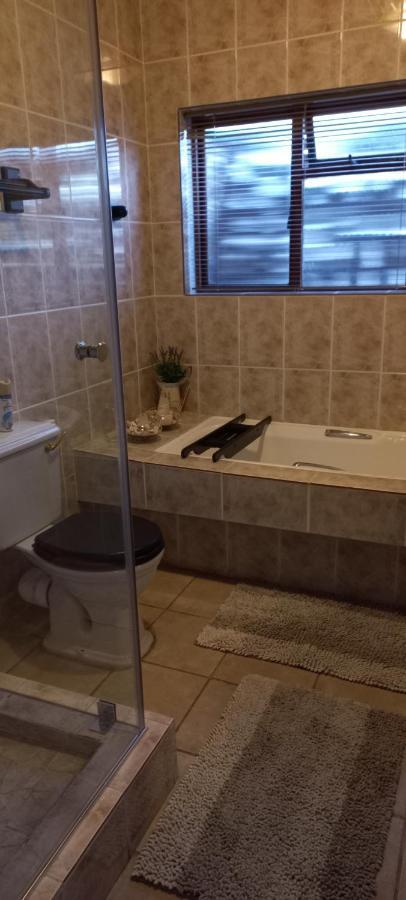 The Wooden Leg Guesthouse Kleinmond Exterior foto
